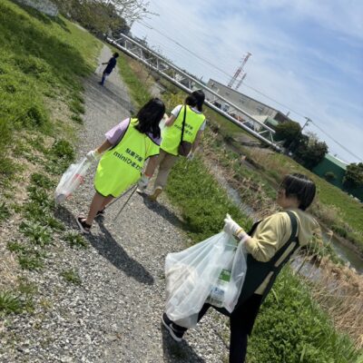 香川駅の駄菓子屋ミニひまわりさんで、ゴミ拾い活動